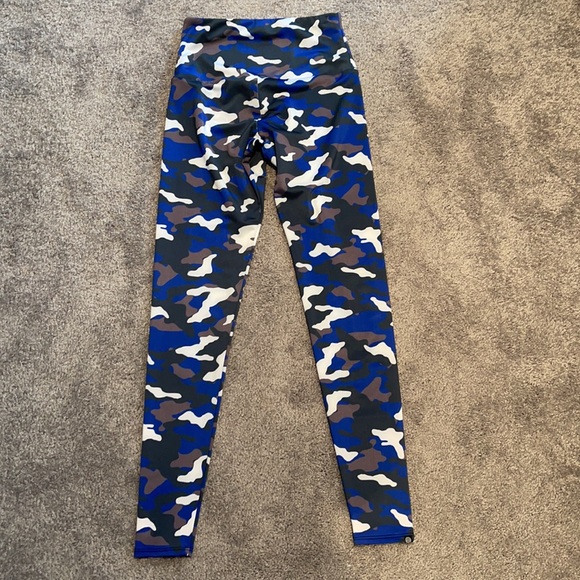 Onzie Camo Leggings - Picture 3 of 3